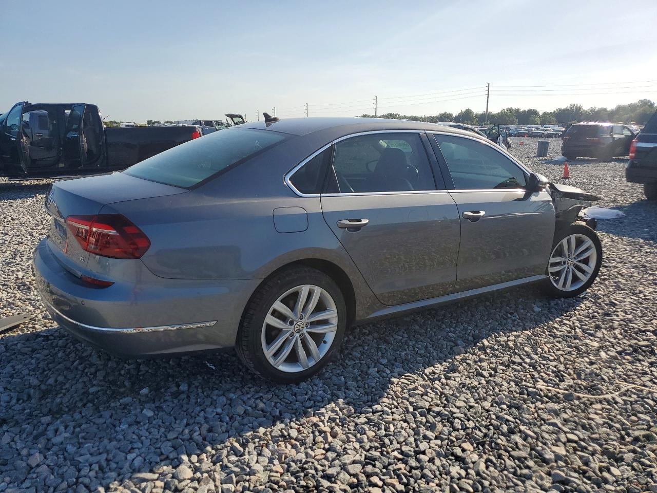 2018 Volkswagen Passat Se - Фото 3