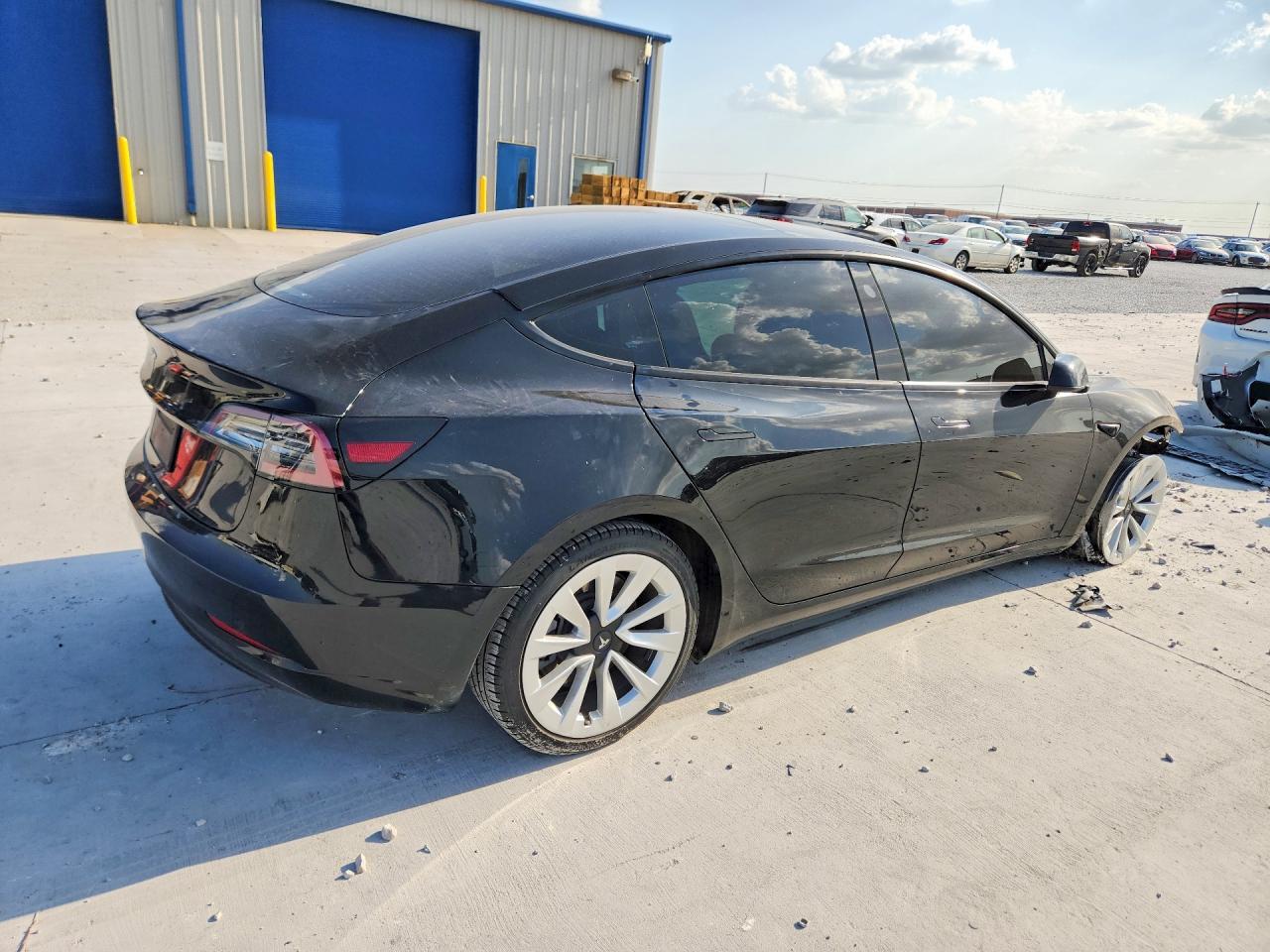 2023 Tesla Model 3 - Фото 3