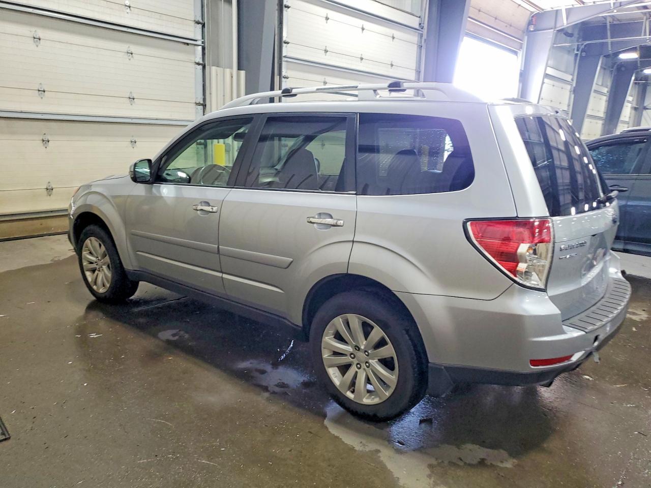 2013 Subaru Forester Touring - Фото 2
