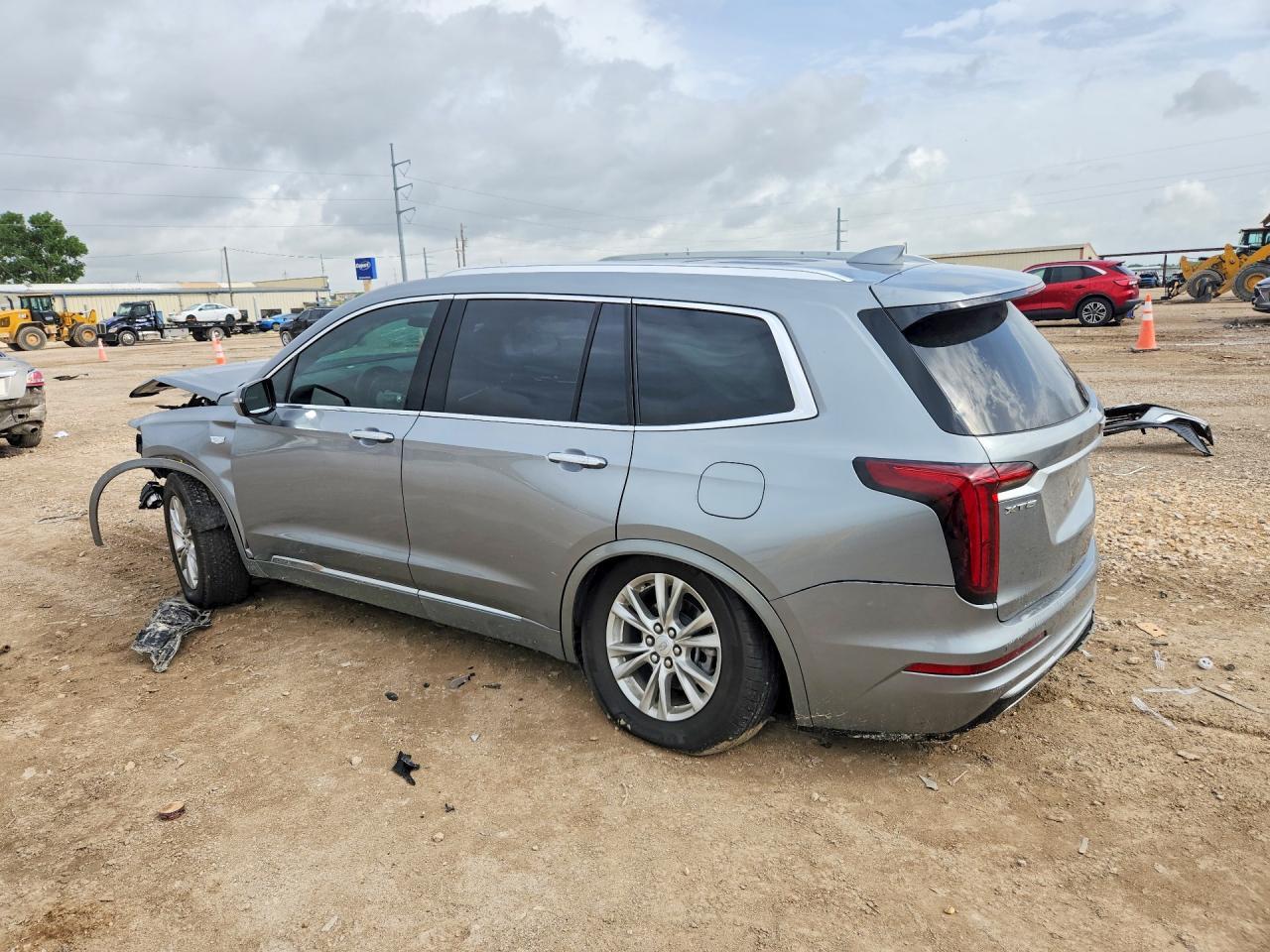 2025 Cadillac Xt6 Luxury - Image 2