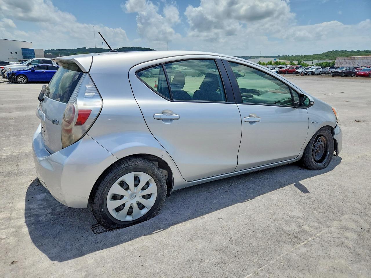2013 Toyota Prius C Two - Фото 3