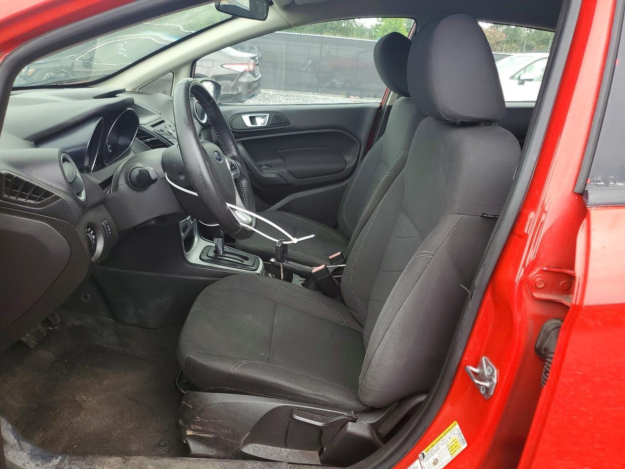 2015 Ford Fiesta Se - Фото 7