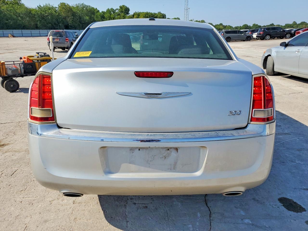 2012 Chrysler 300 - Фото 6