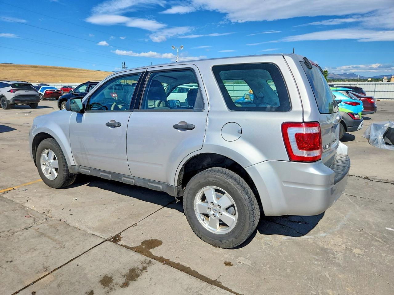 2010 Ford Escape Xls - Фото 2
