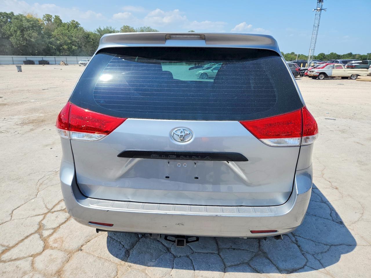 2013 Toyota Sienna L 7-Passenger - Image 6