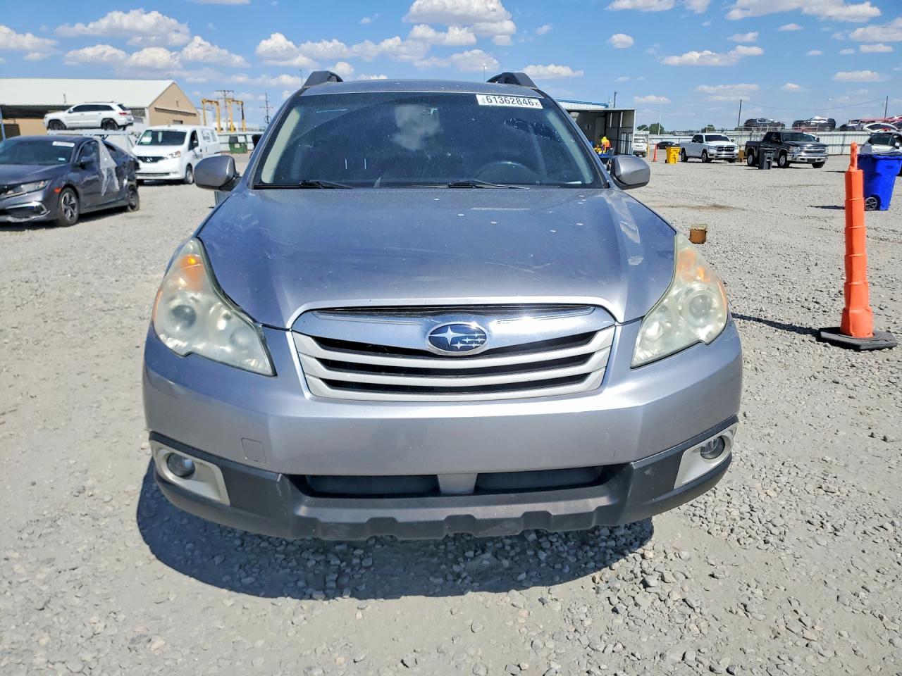 2010 Subaru Outback 2.5I Limited - Image 5