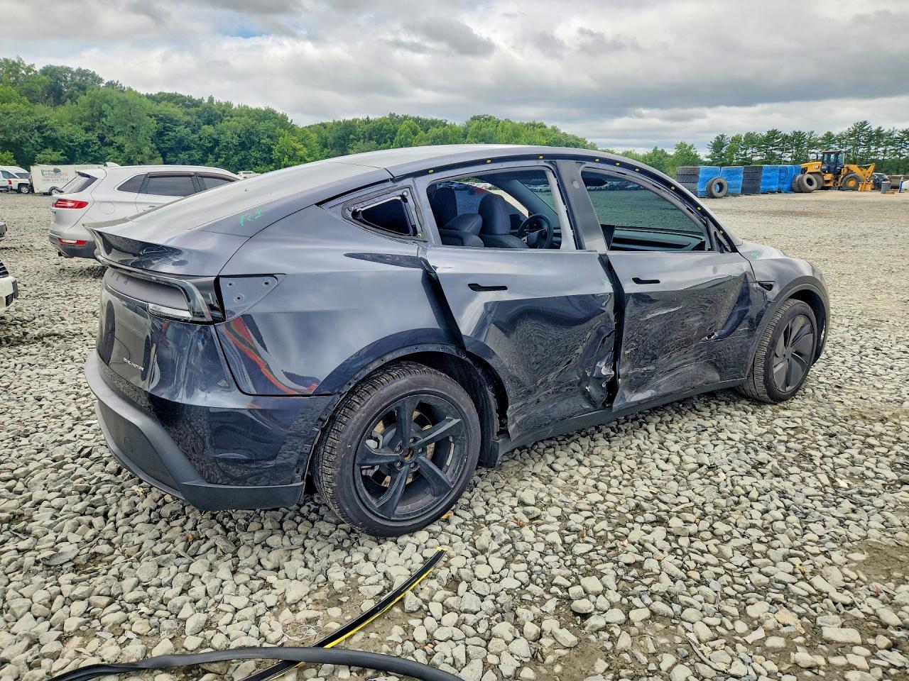 2026 Tesla Model Y - Фото 3