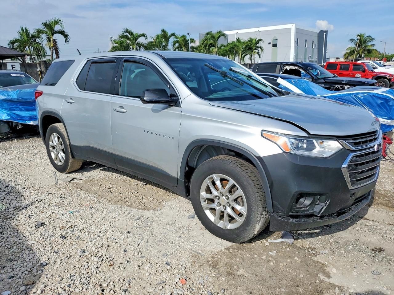 2018 Chevrolet Traverse Ls - Фото 4