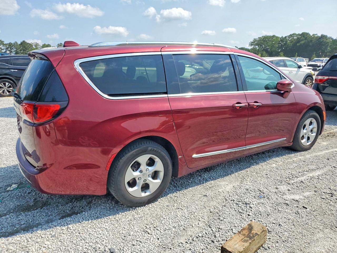 2017 Chrysler Pacifica Touring L Plus - Фото 3