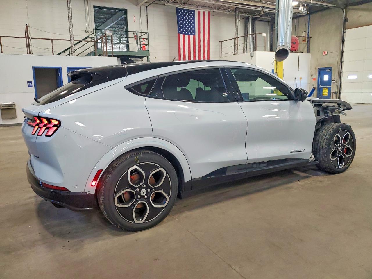 2023 Ford Mach E - Фото 3