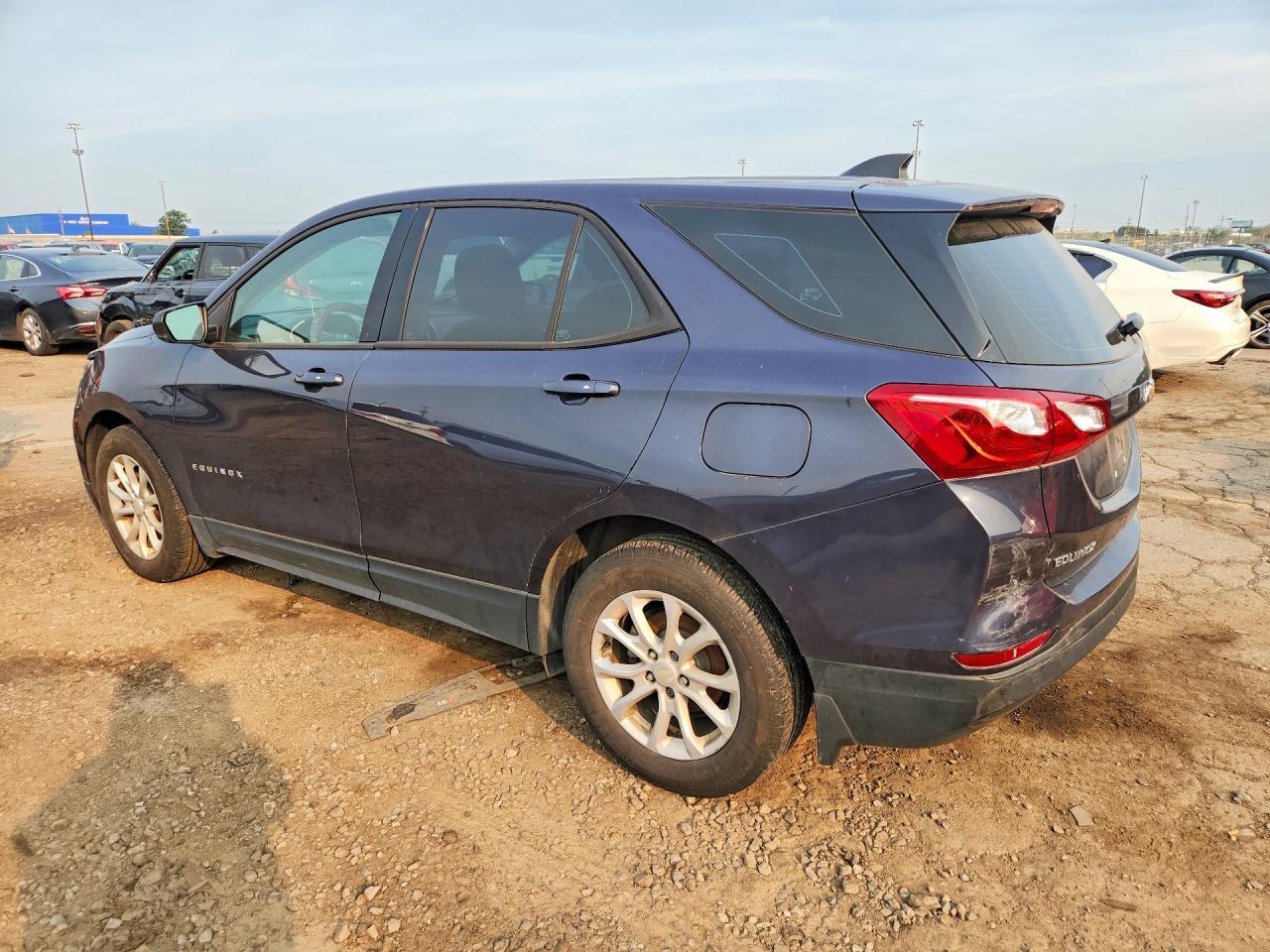 2019 Chevrolet Equinox Ls - Фото 2