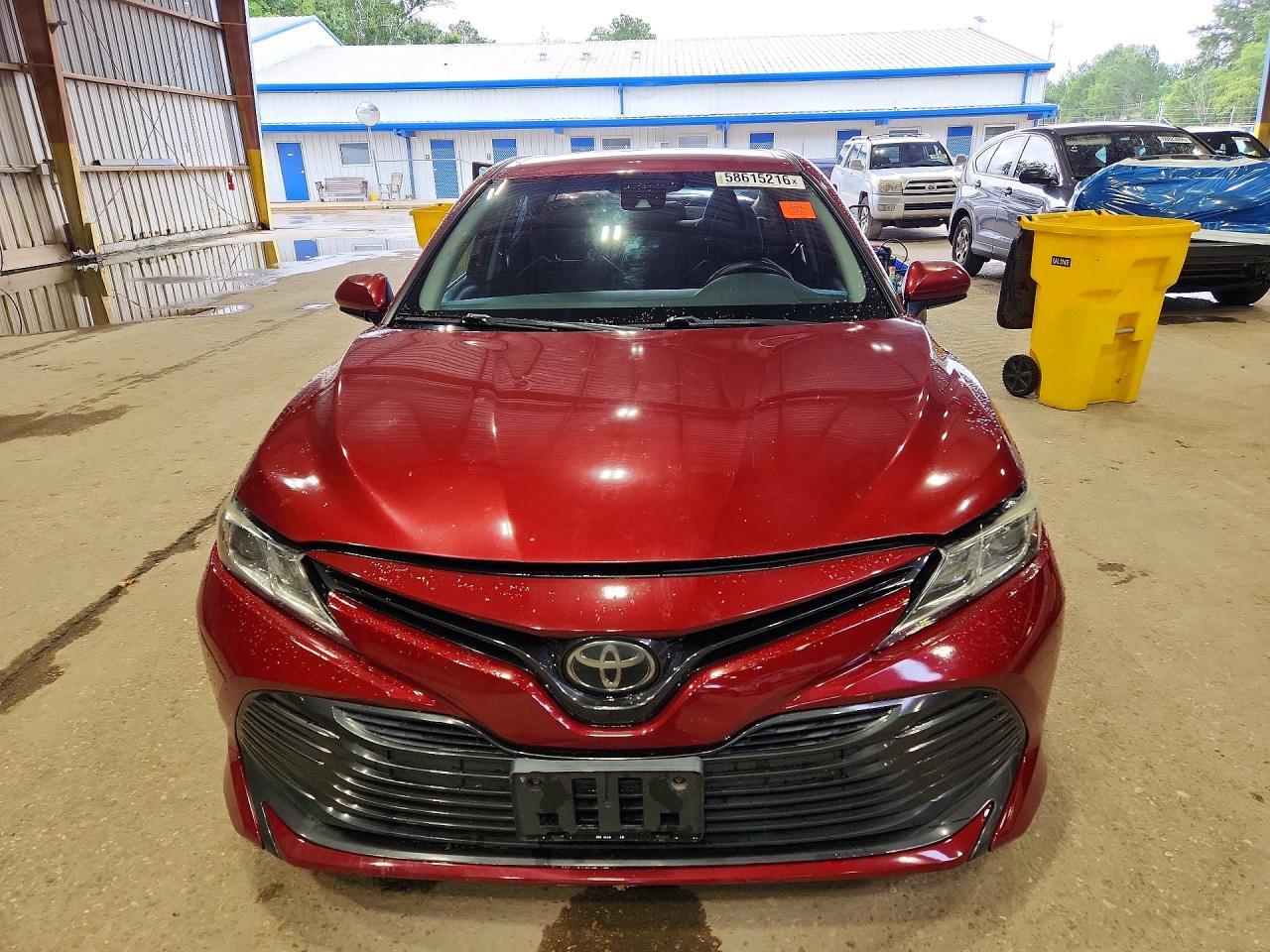 2020 Toyota Camry Le - Фото 5