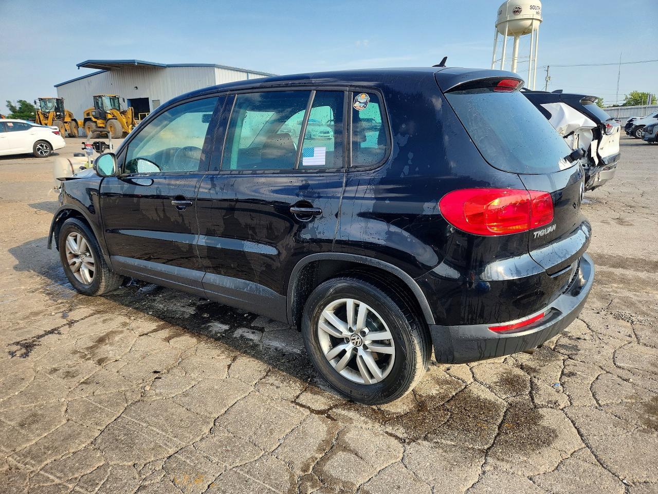 2013 Volkswagen Tiguan S - Фото 2