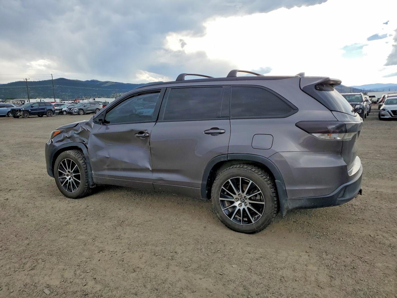 2018 Toyota Highlander Se - Фото 2