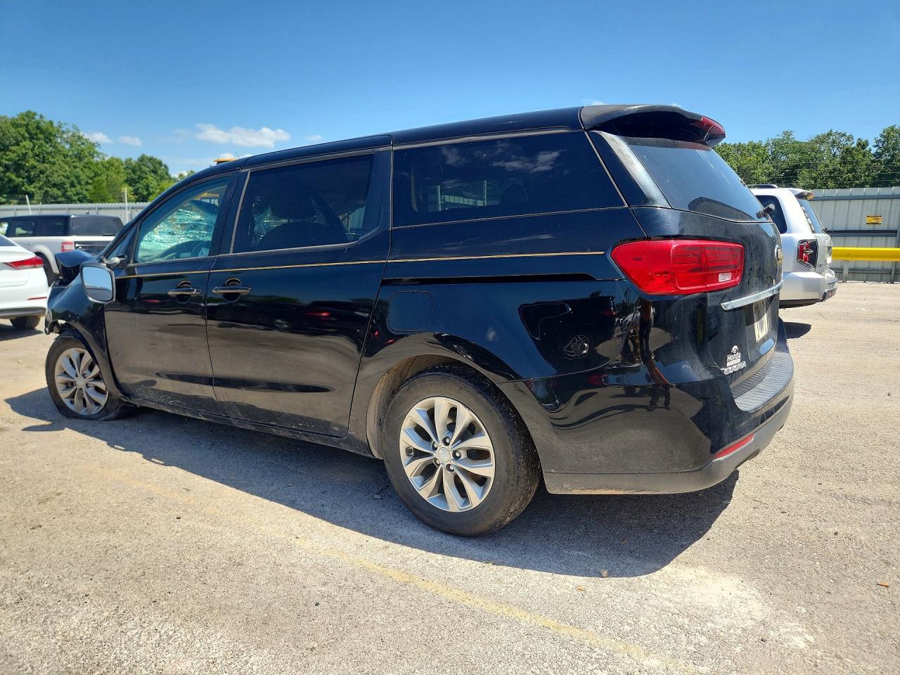 2019 Kia Sedona Lx - Image 2