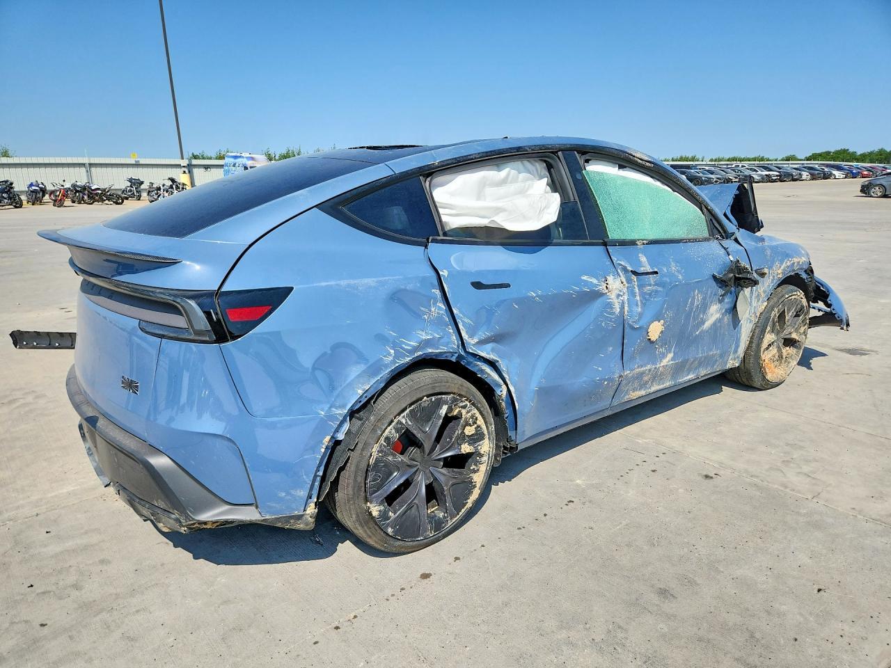 2026 Tesla Model Y - Фото 3