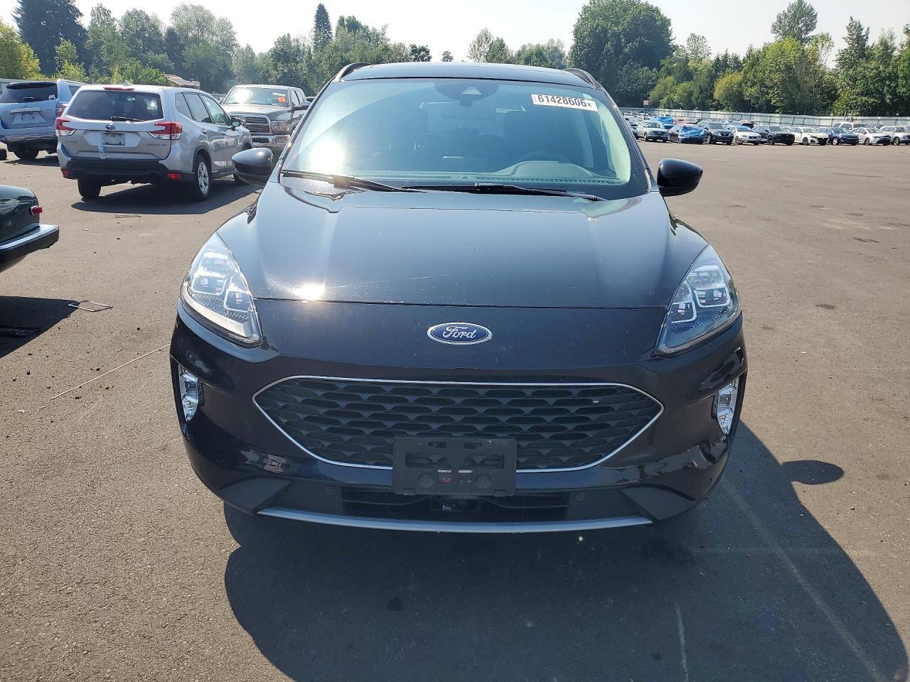 2022 Ford Escape Titanium - Image 5