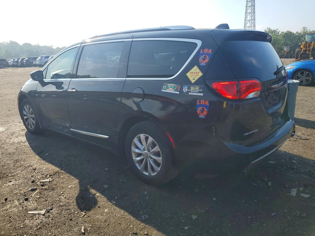 2019 Chrysler Pacifica Touring L - Image 2