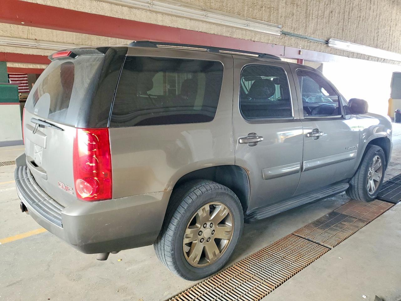 2008 GMC Yukon - Фото 3
