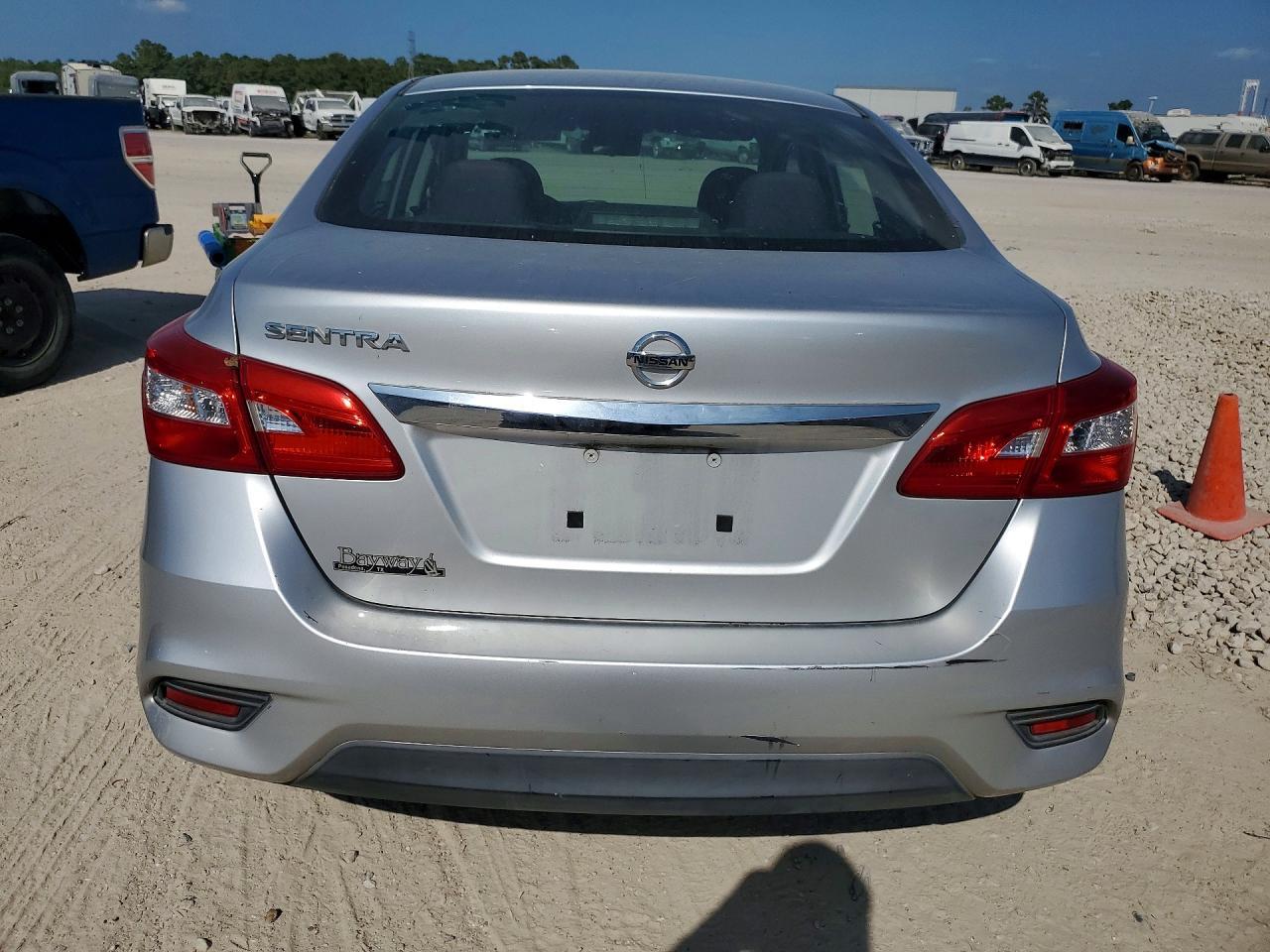 2017 Nissan Sentra S - Image 6