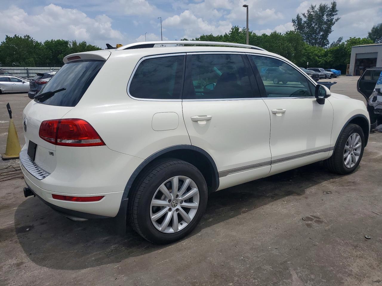 2011 Volkswagen Touareg V6 - Фото 3