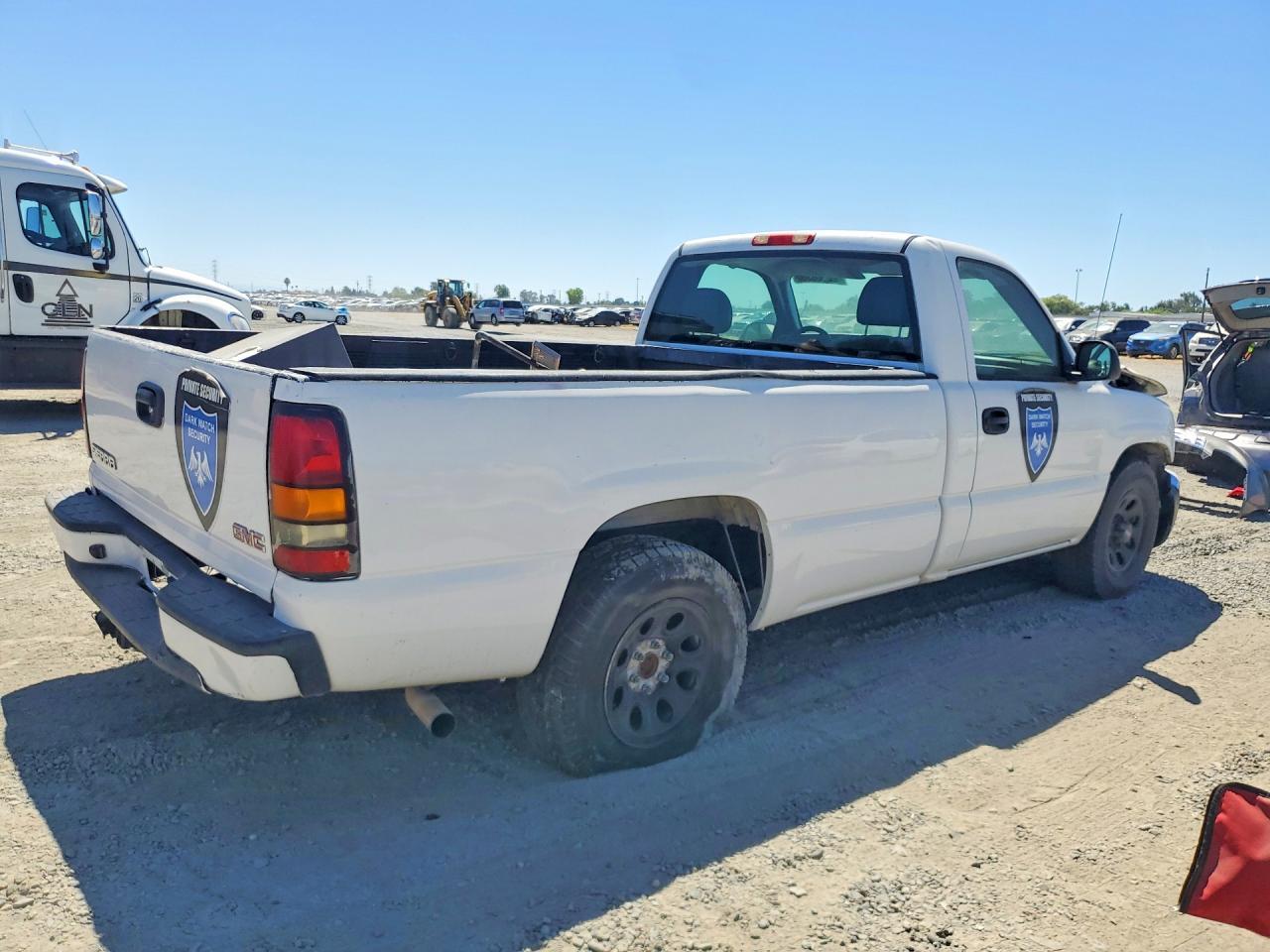 2005 GMC New Sierra C1500 - Фото 3