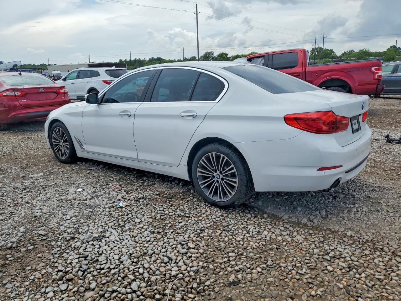 2017 BMW 530 I - Фото 2