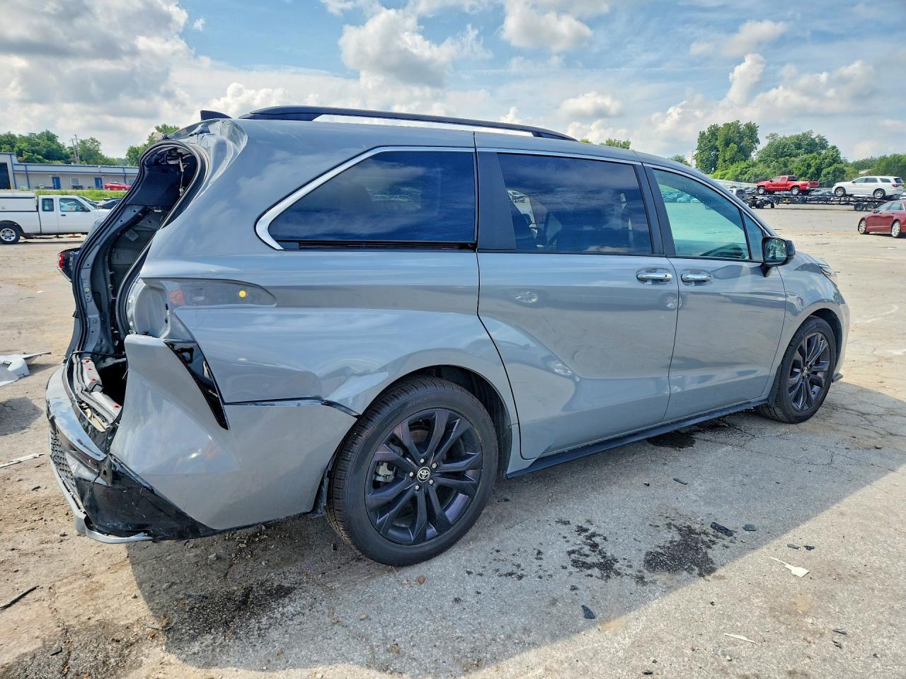 2023 Toyota Sienna Xse 7-Passenger - Image 3
