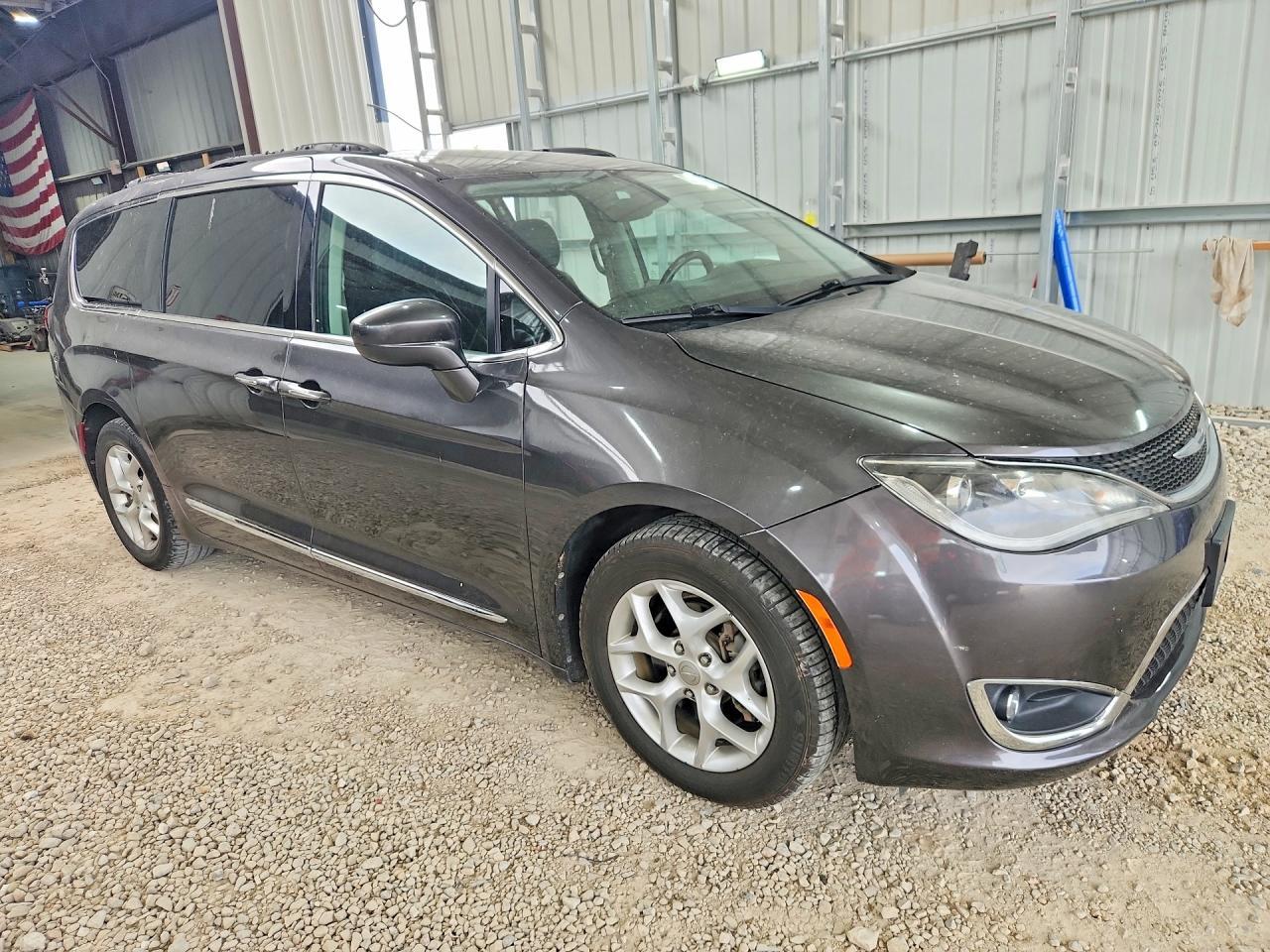 2017 Chrysler Pacifica Touring L - Фото 4
