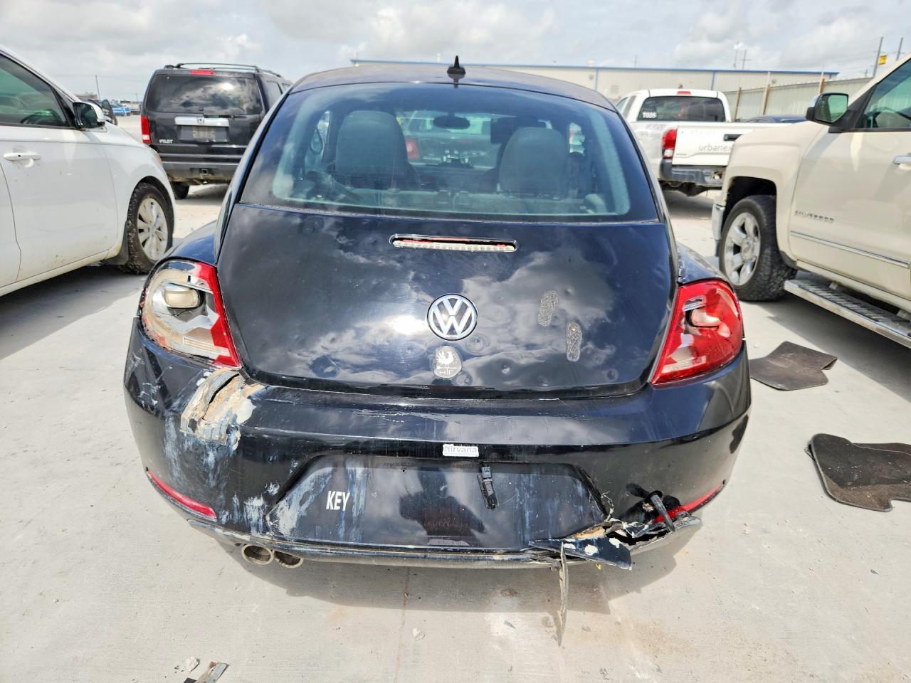 2013 Volkswagen Beetle - Image 6