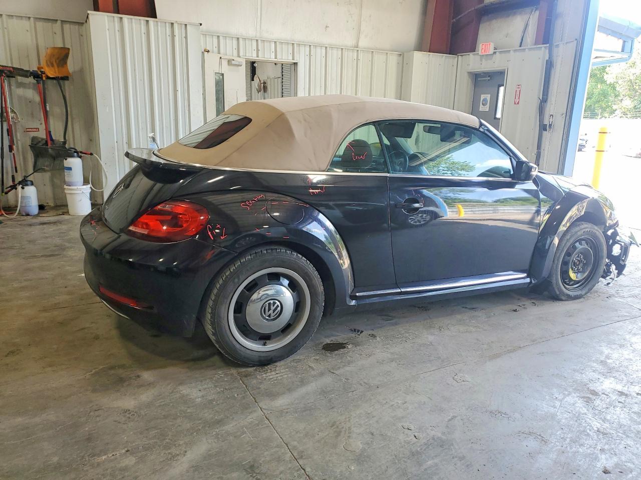 2018 Volkswagen Beetle S - Фото 3