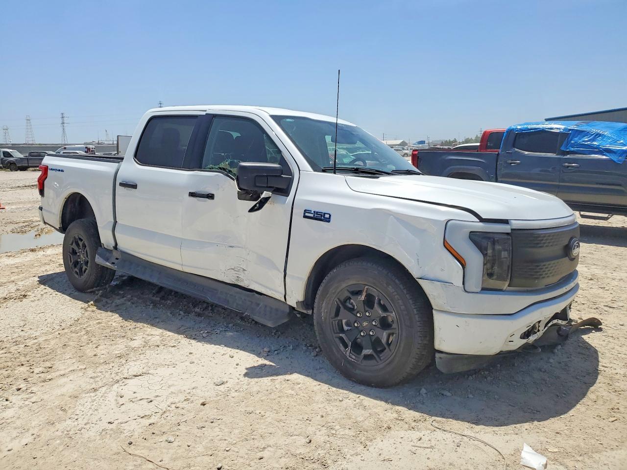 2025 Ford F150 Lightning Xlt - Фото 4