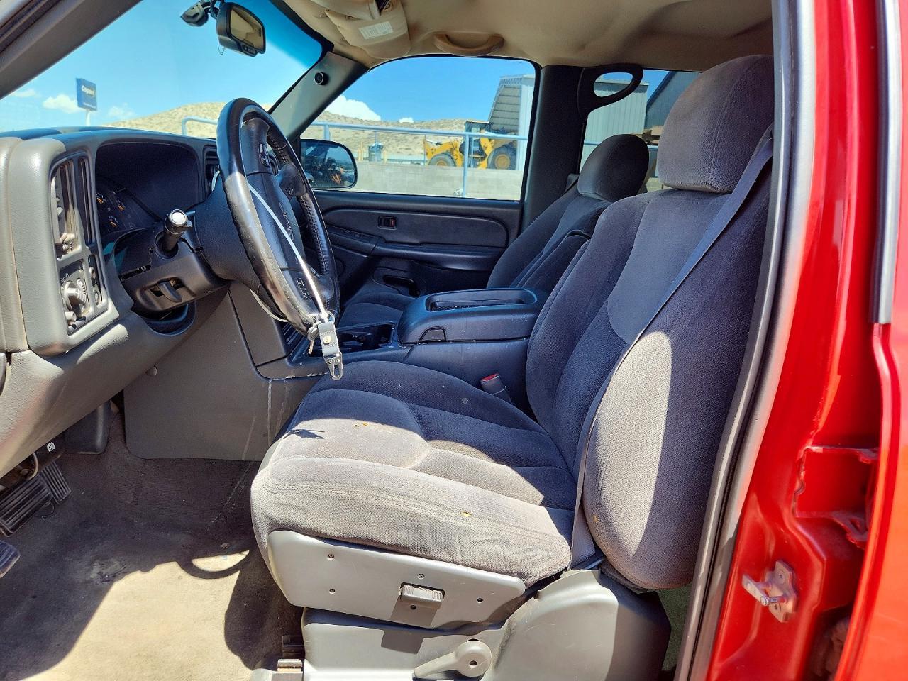 2005 GMC New Sierra C1500 - Image 7