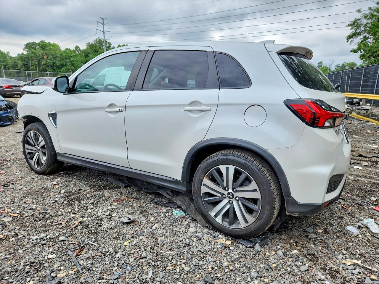 2021 Mitsubishi Outlander 4D Es - Фото 2