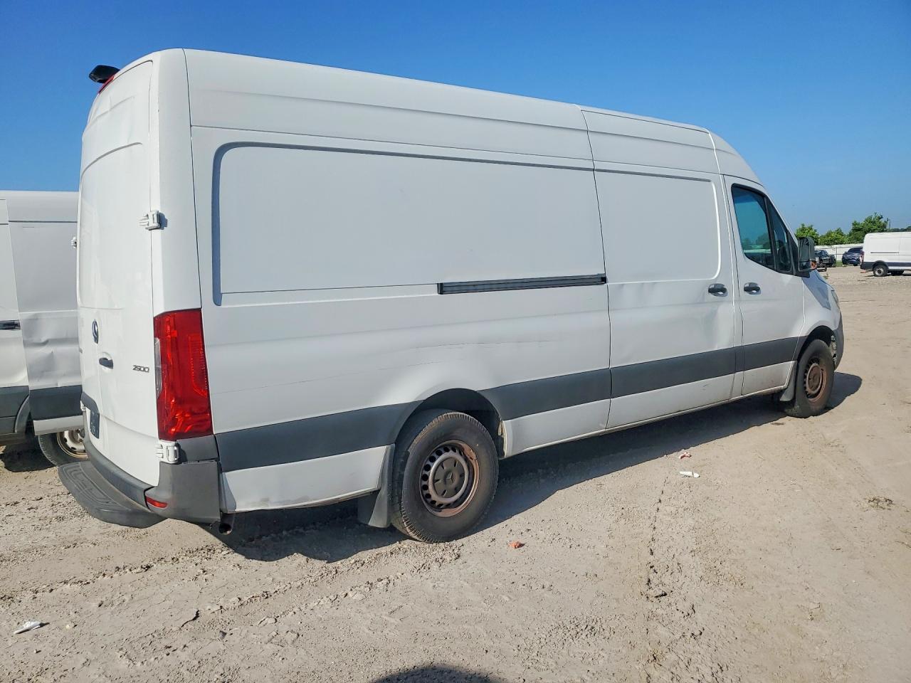 2021 Mercedes-Benz Sprinter 2500 Delivery Van - Фото 3