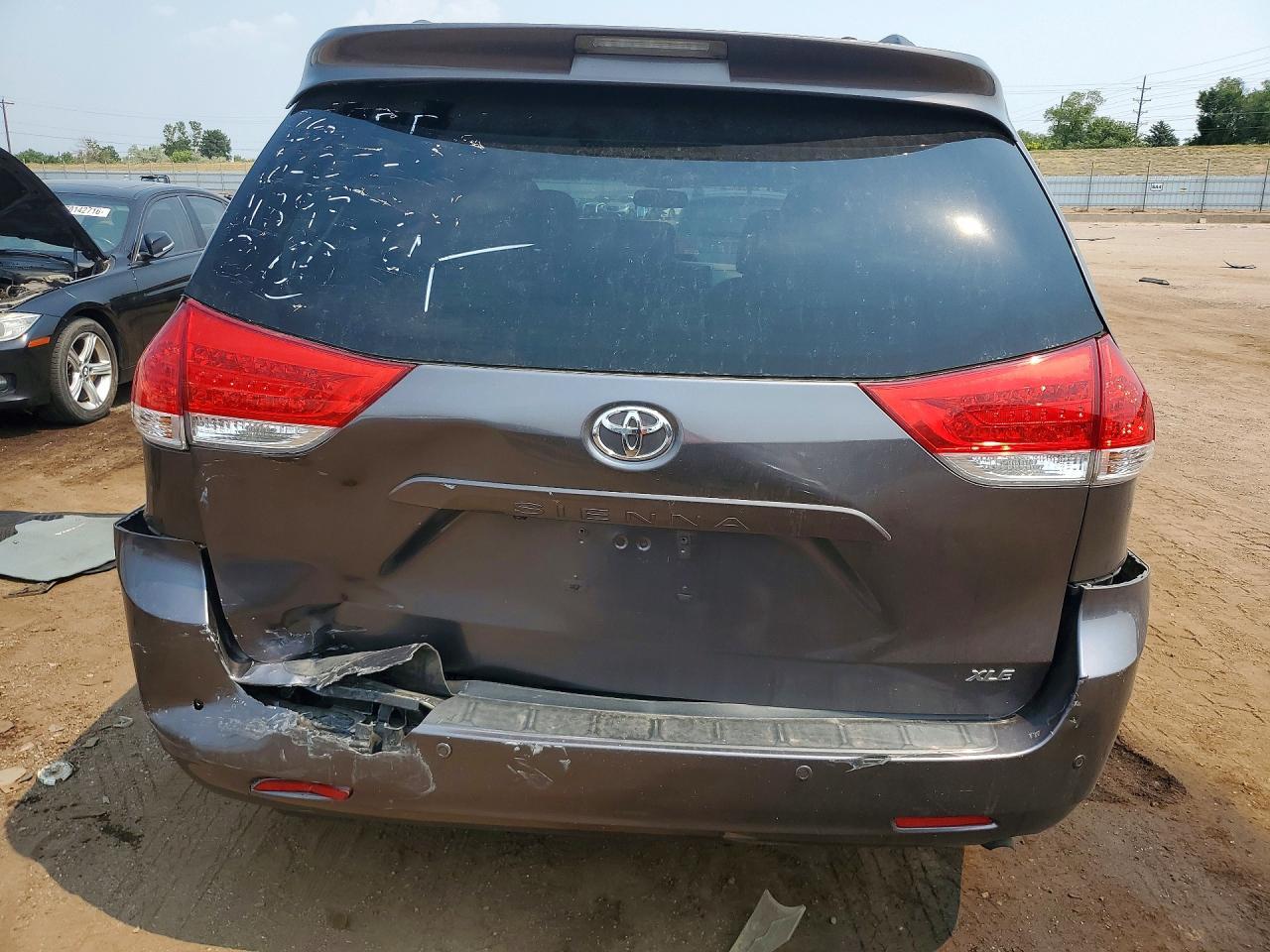 2011 Toyota Sienna Xle 8-Passenger - Фото 6