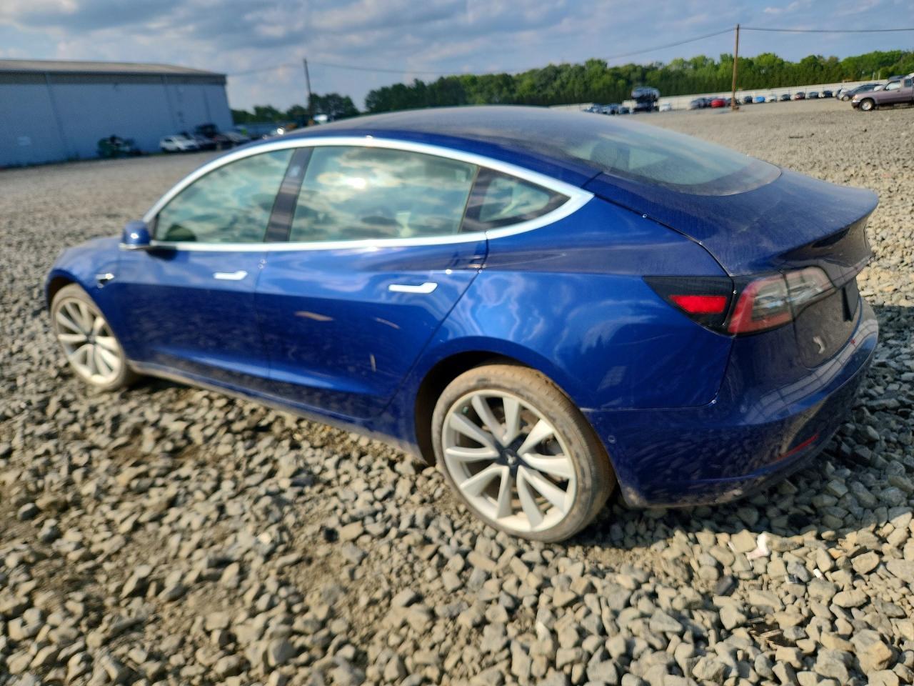 2019 Tesla Model 3 - Фото 2