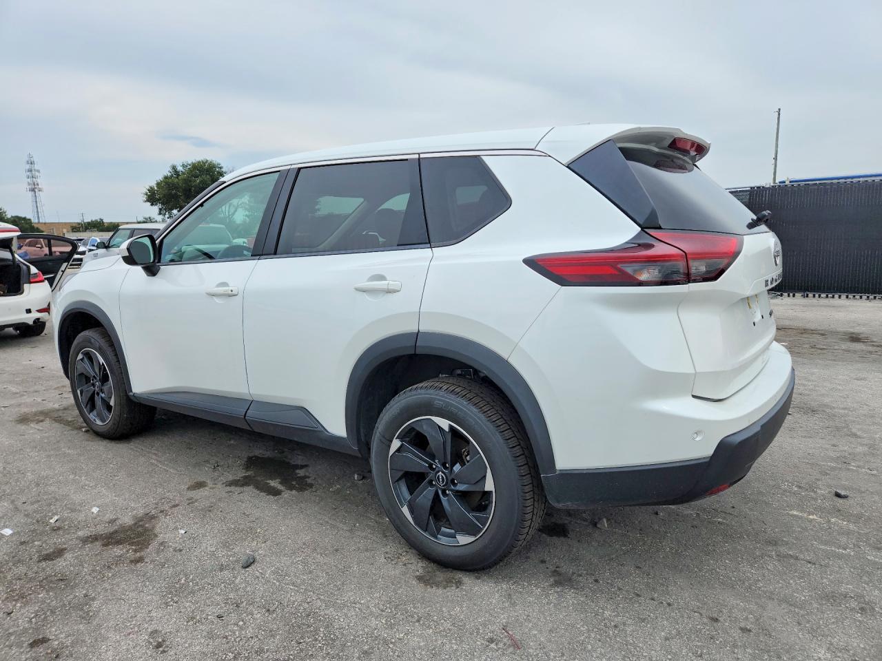 2024 Nissan Rogue Sv - Image 2