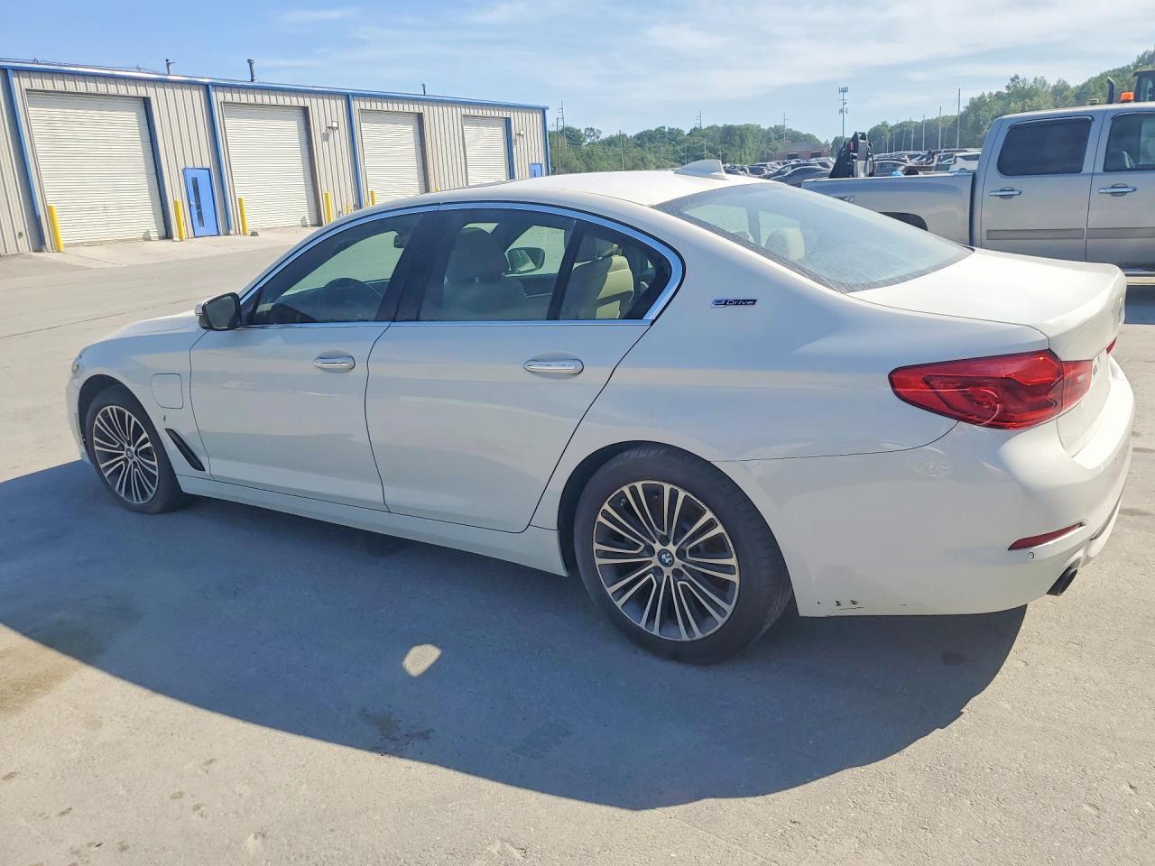 2018 BMW 530Xe - Фото 2