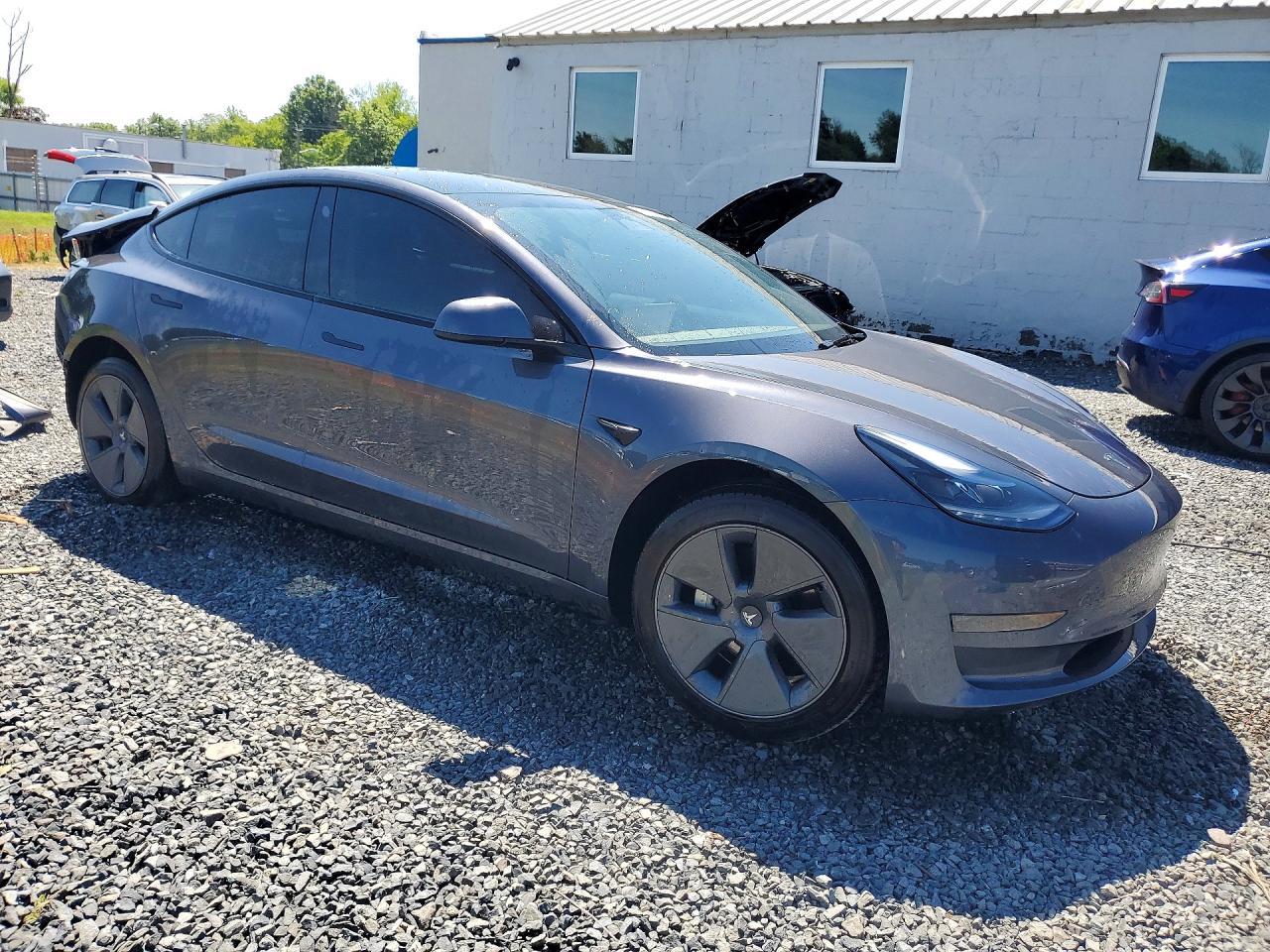 2023 Tesla Model 3 - Фото 4