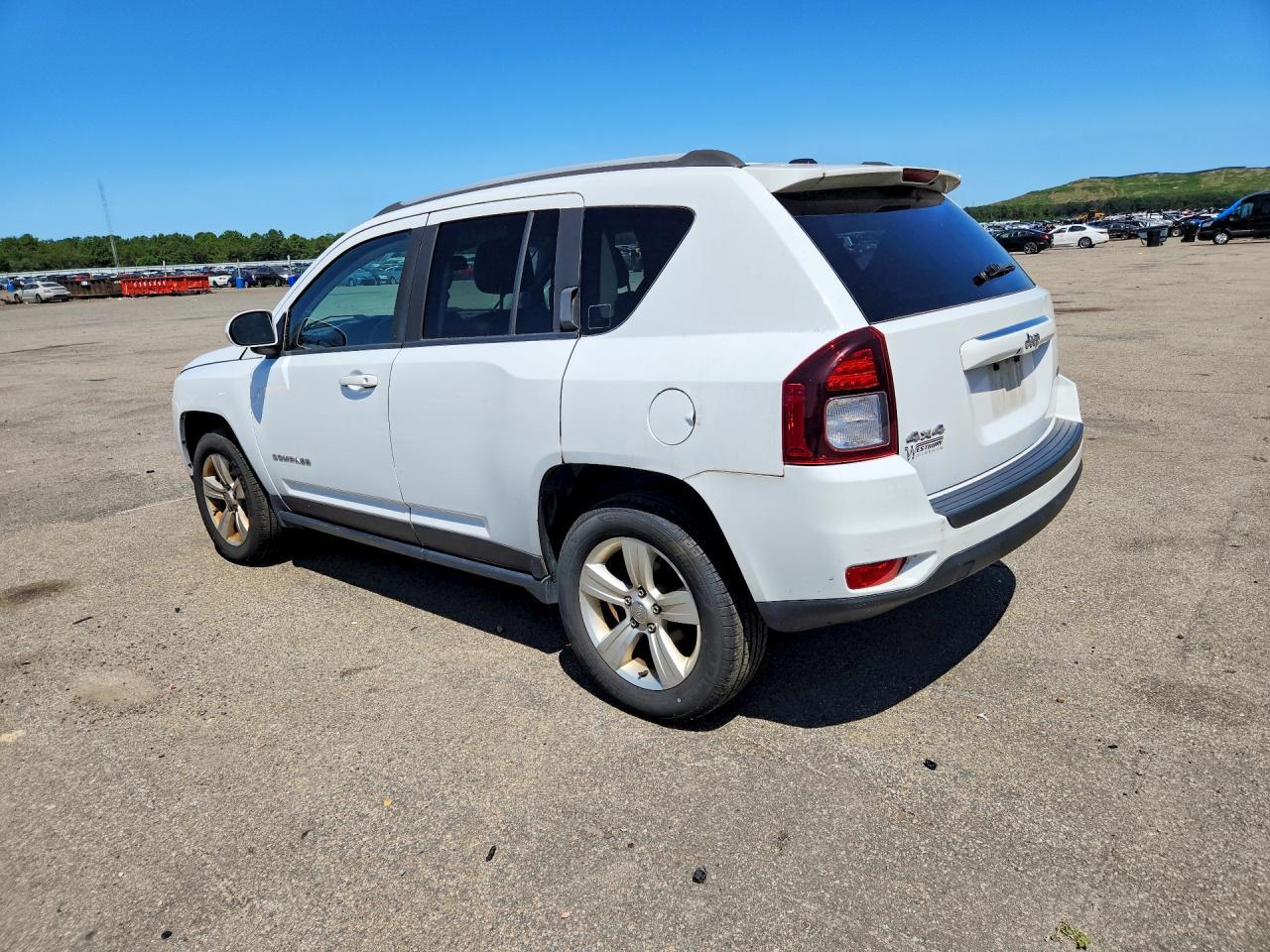 2016 Jeep Compass Latitude - Фото 2