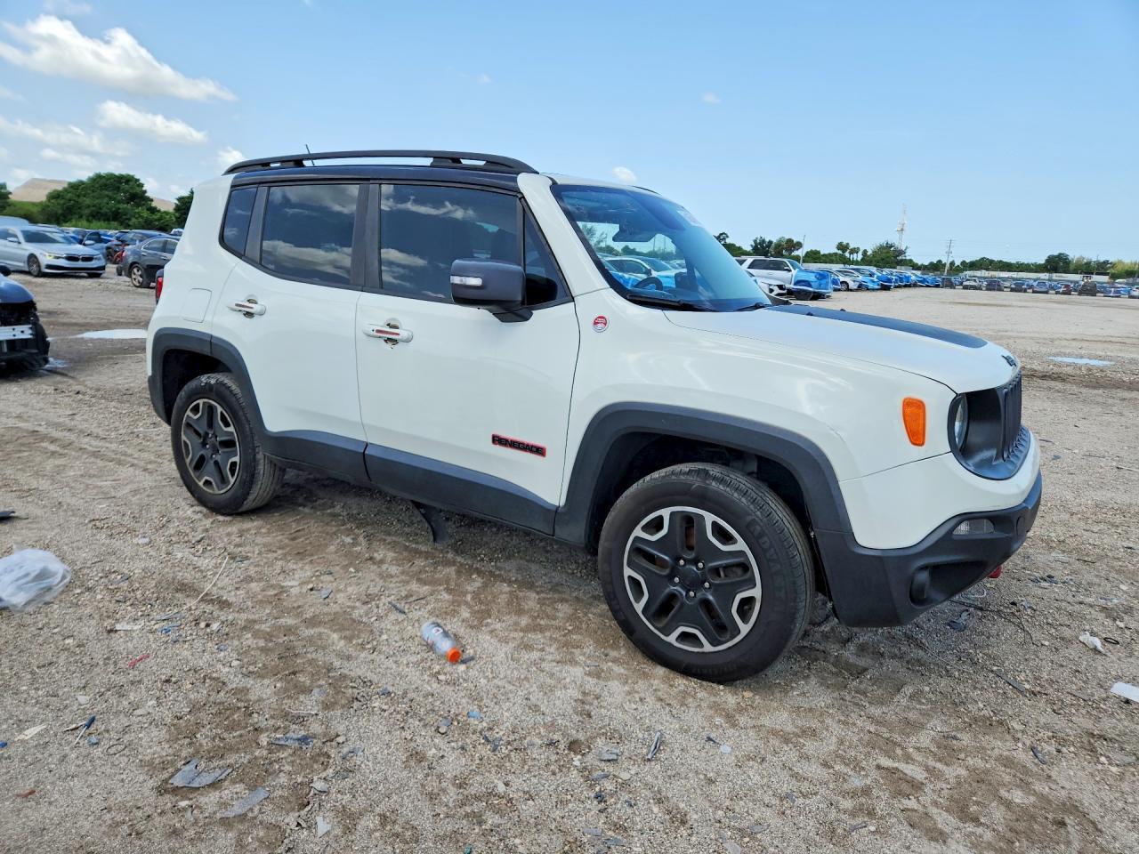 2016 Jeep Renegade Trailhawk - Фото 4