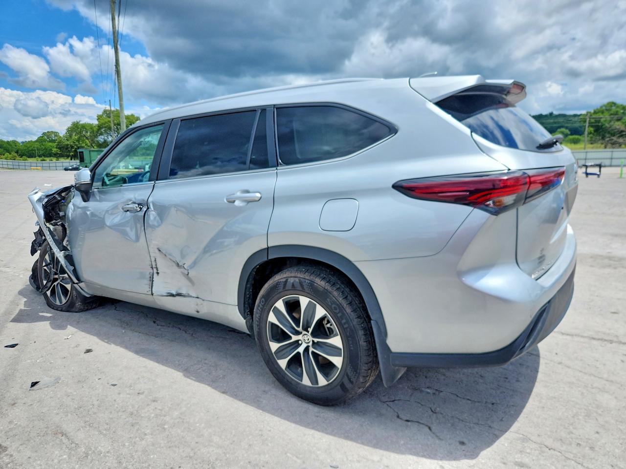 2024 Toyota Highlander Xle - Image 2
