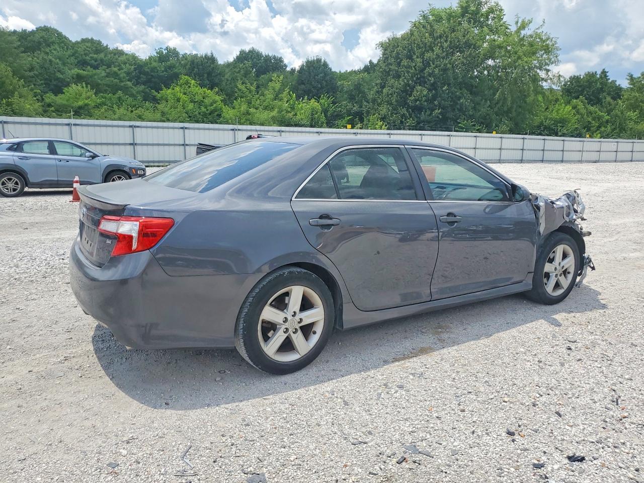 2012 Toyota Camry Le - Фото 3