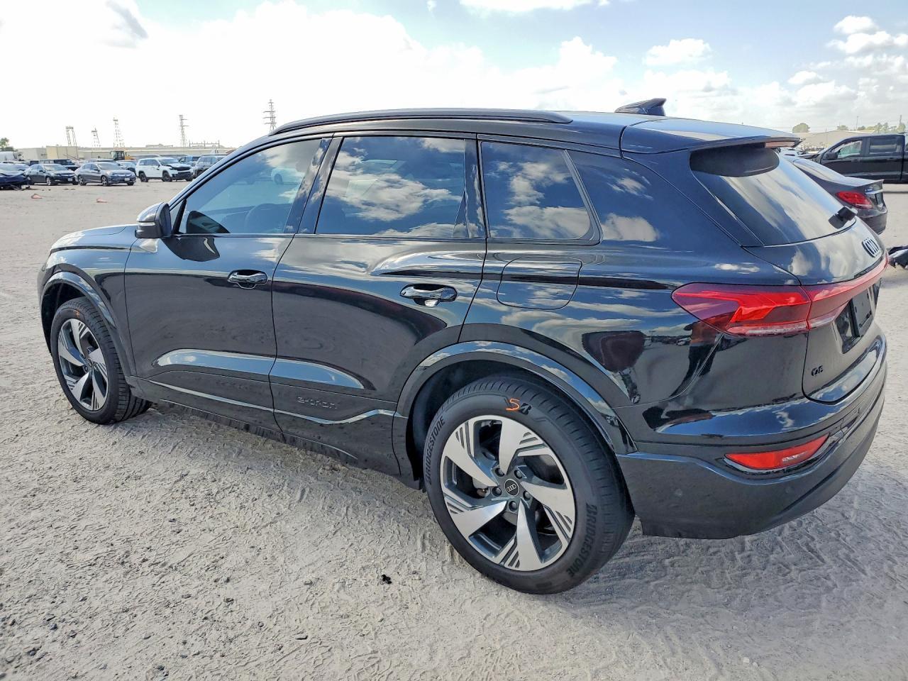 2025 Audi Q6 E-Tron Premium - Фото 2