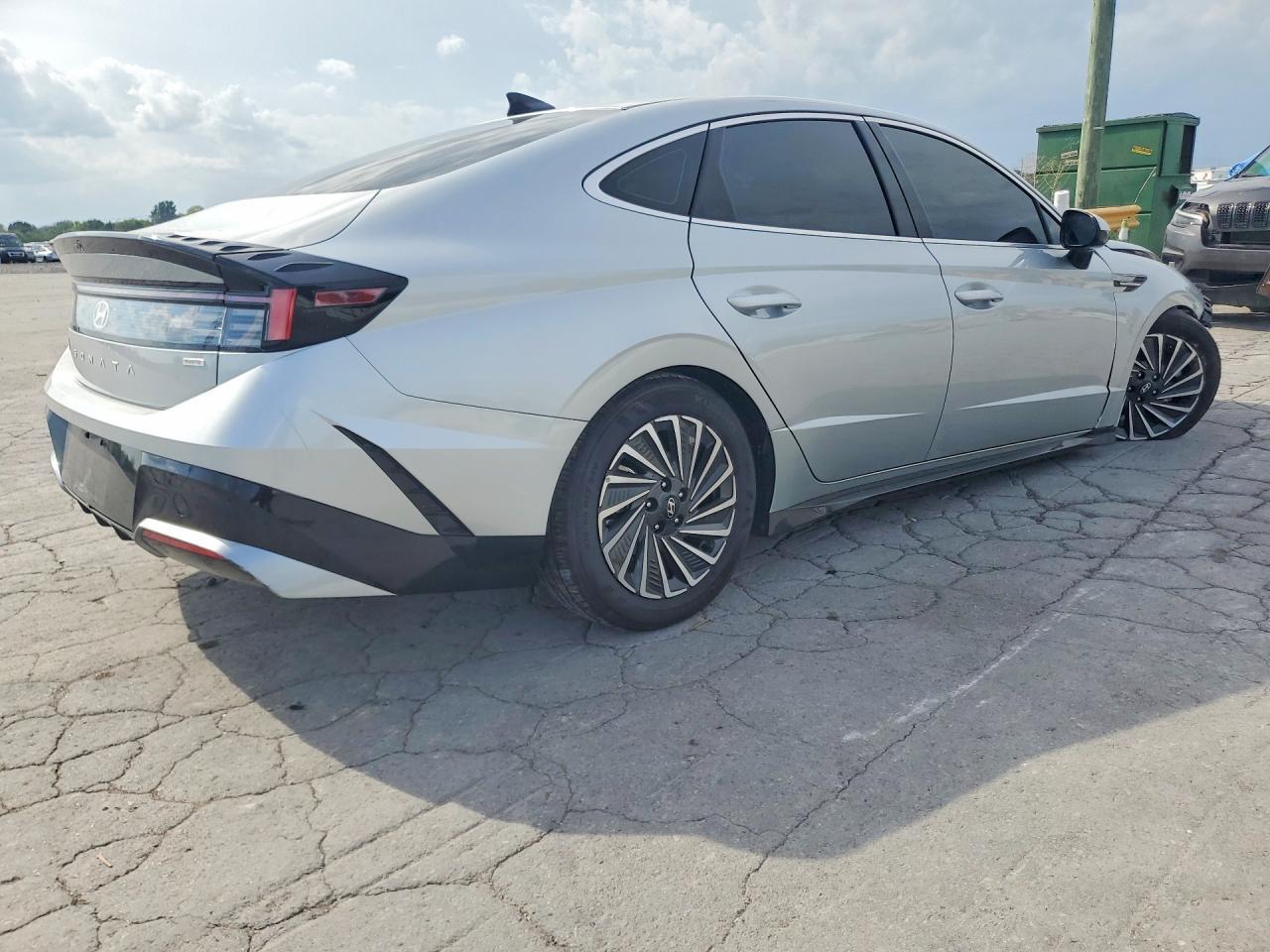 2025 Hyundai Sonata Hybrid Sel - Image 3
