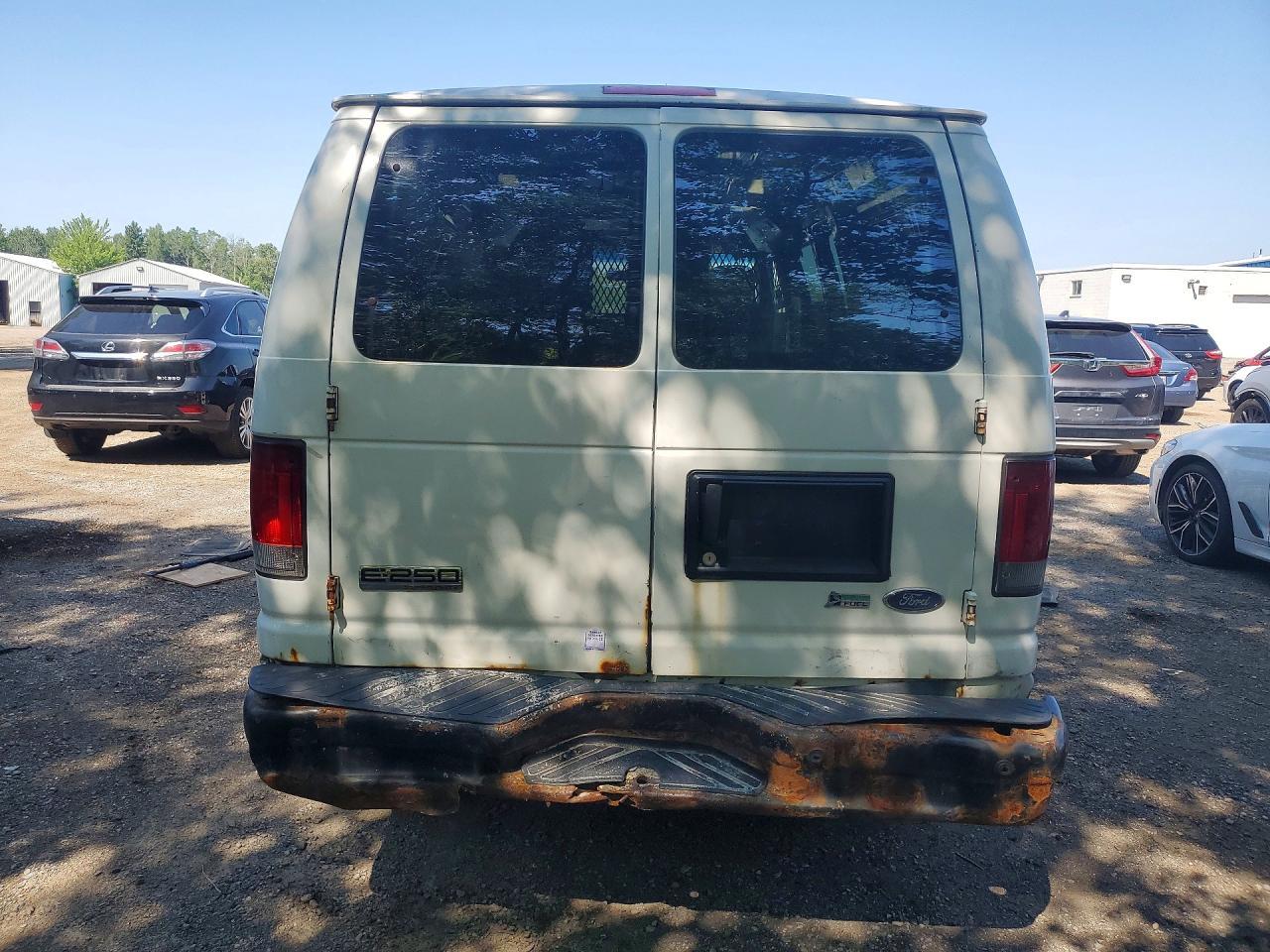 2010 Ford Econoline E250 Van - Фото 6