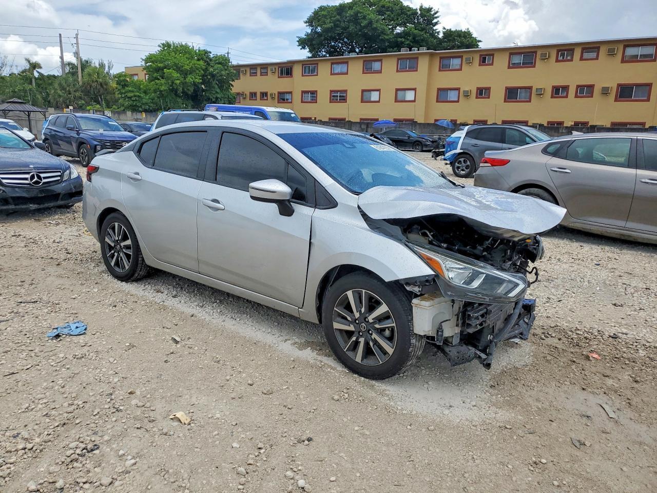 2021 Nissan Versa Sv - Image 4