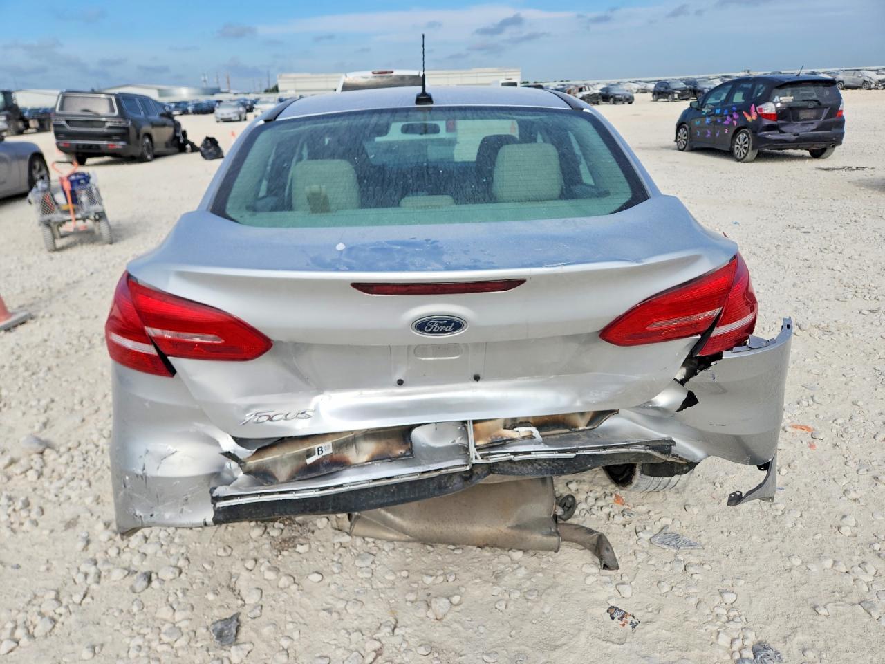 2017 Ford Focus Se - Image 6