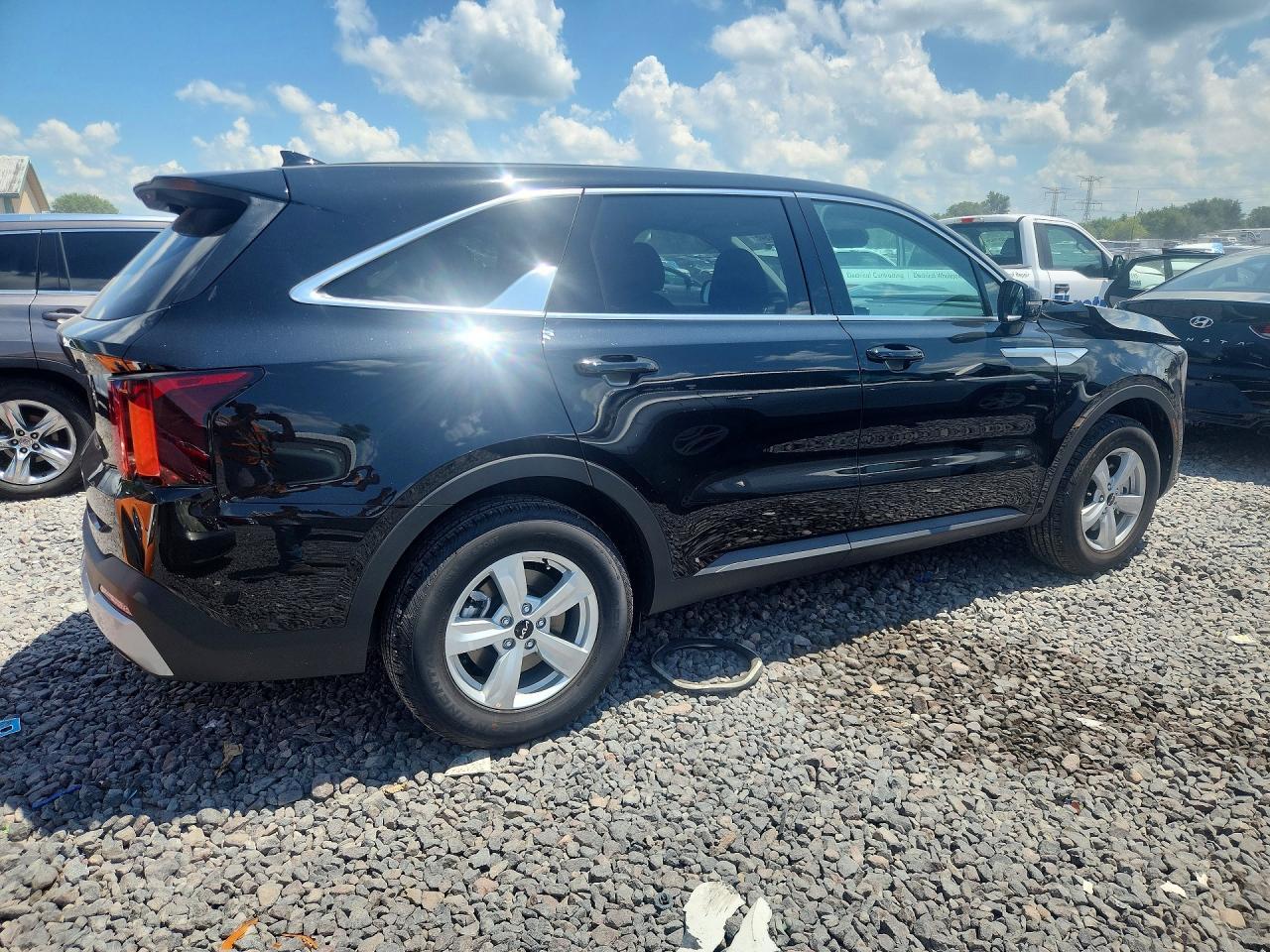2026 Kia Sorento Lx - Image 3